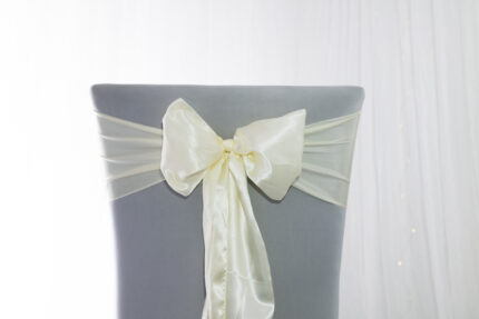 saténová mašľa na stoličku - krémová